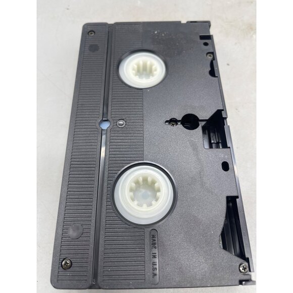 Mrs Doubtfire VHS 1995 PG13 20TH century fox English 123 minutes READ - Picture 2 of 2